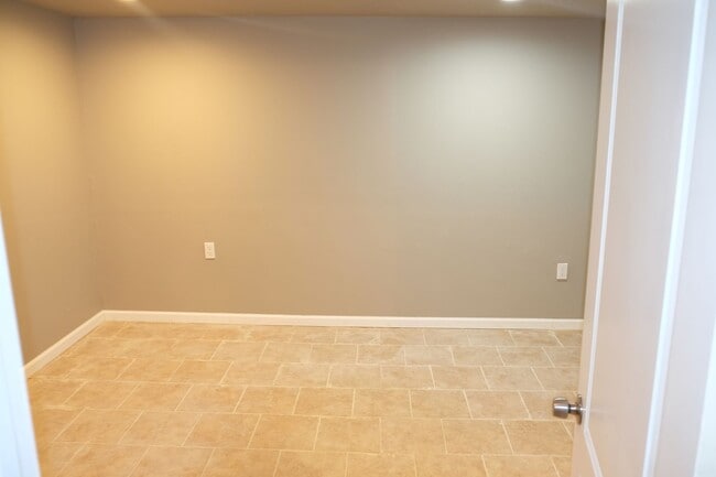 Building Photo - BEAUTIFUL HOME WITH 2 CAR GARAGE LOCATED IN QUIET NEIGHBORHOOD!