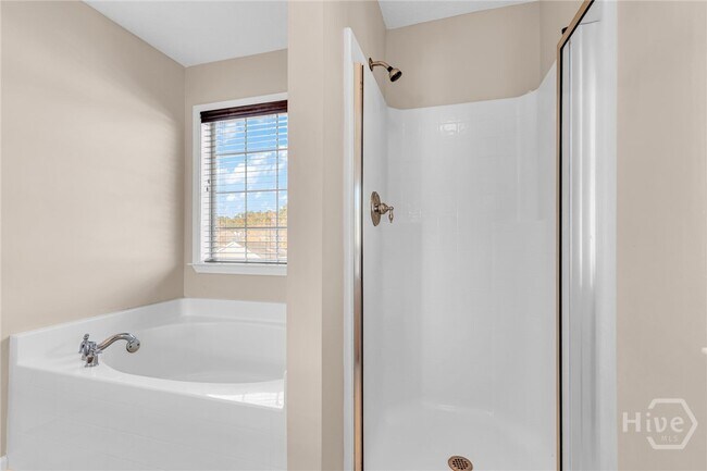 Building Photo - 16 Bushwood Dr