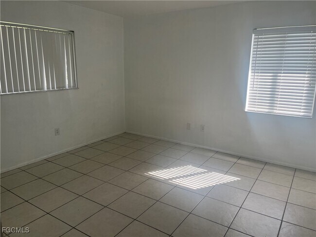 Building Photo - 839 SW 48th Terrace