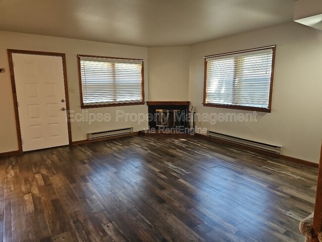 Building Photo - 9 River Dr