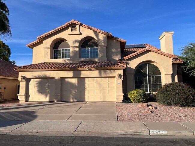 Building Photo - 3500 SFT home, 5 Bed 3 bath with POOL and 3 car garage