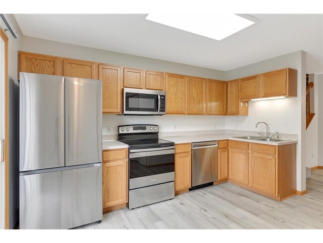 Building Photo - 15921 Finch Ln