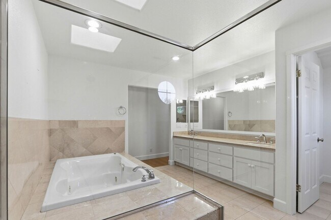 Building Photo - Gorgeous 5-Bedroom Los Gatos Home