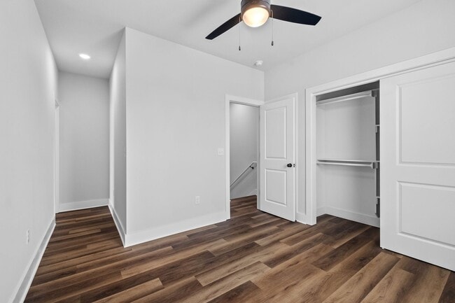 Building Photo - Beautiful and Modern Home!