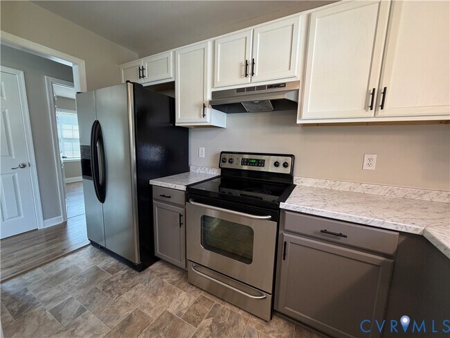 Building Photo - 526 Roslyn Ave