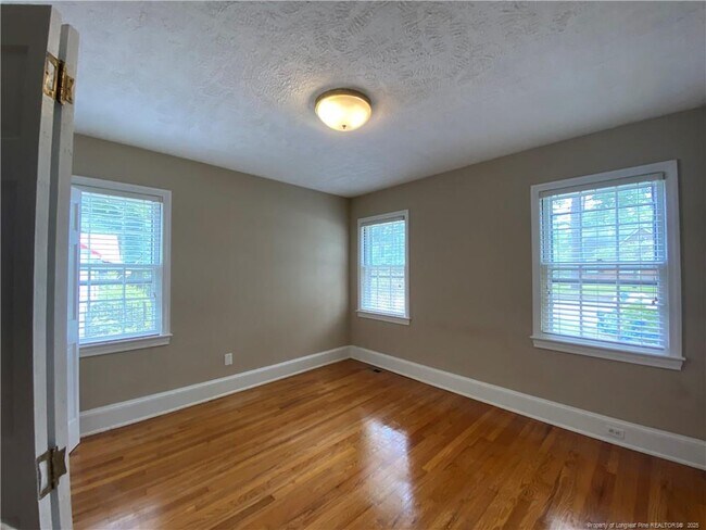Building Photo - 601 Huske St