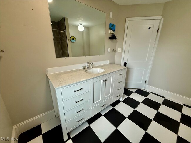 Building Photo - 1206 Foster Ave