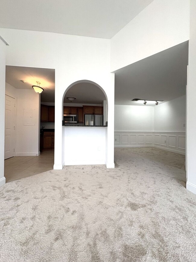 Building Photo - Completely updated 2 bed condo in desireab...