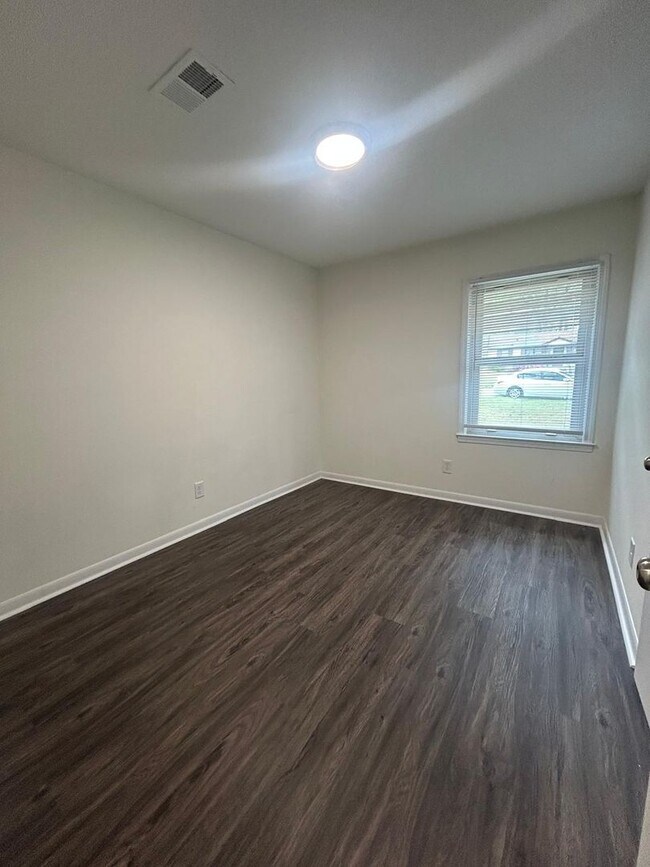 Building Photo - 4BR Home Minutes from Downtown & Fort Jackson