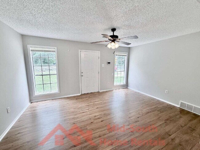 Building Photo - 4011 Double Tree St