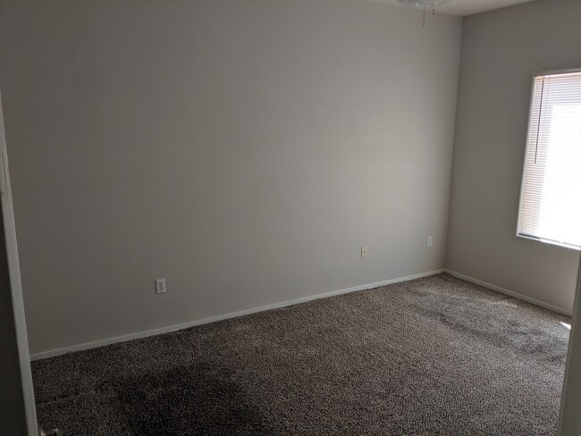 Building Photo - 3 Bedroom and 2 Bath Red Rock Rental.