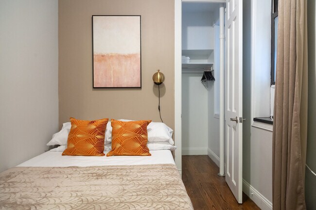 Building Photo - 689 10th Ave