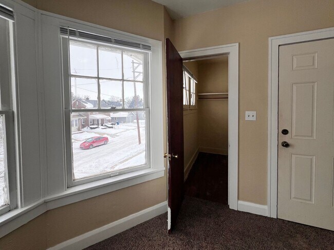 Building Photo - 1947 Sussex Pl