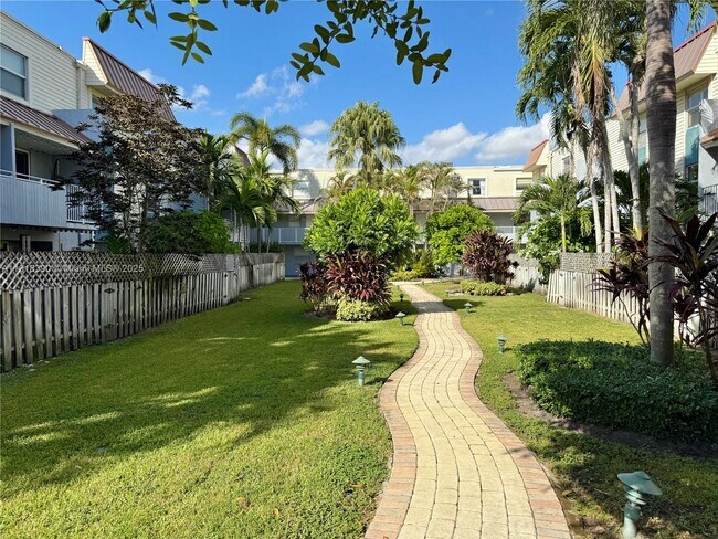 Building Photo - 4600 SW 67th Ave