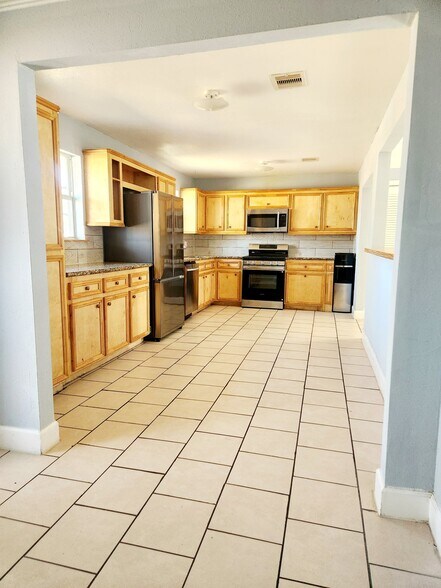 Building Photo - 5503 Bertellis Ln