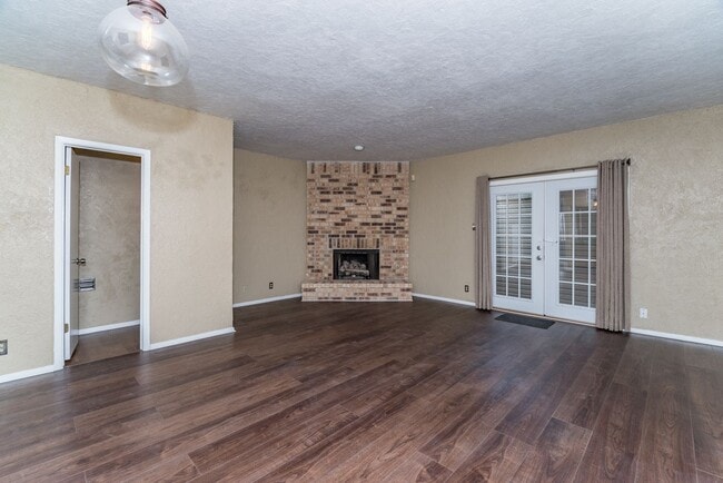 Building Photo - 2-BEDROOM TOWNHOME IN ALAMO HEIGHTS