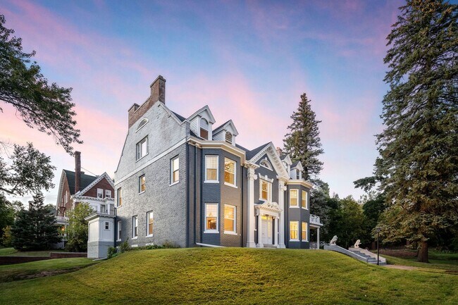 Building Photo - Beautiful 3 Bedroom/2 Bathroom SECOND Floor Apartment in East Duluth Mansion - AVAILABLE JUNE!