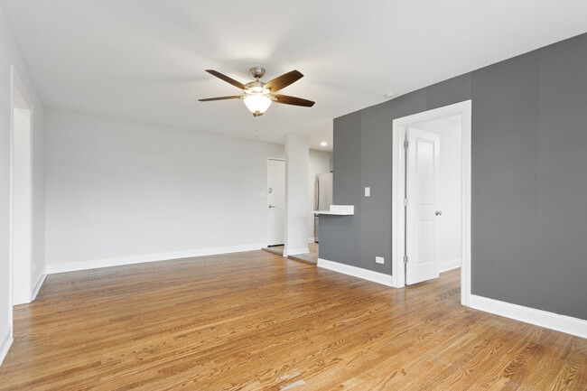 Building Photo - 6826 N Ridge Blvd