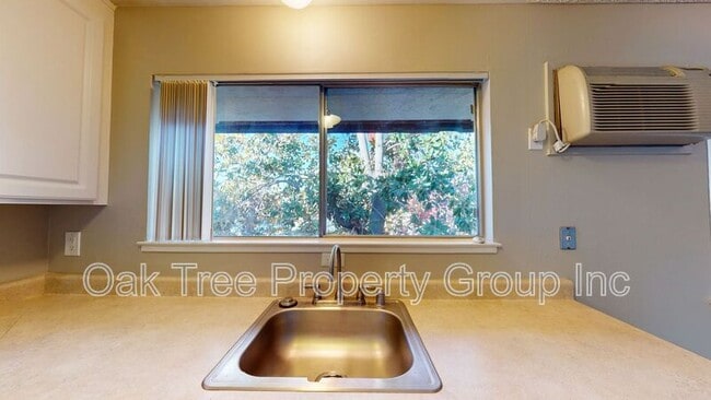 Building Photo - 1637 Catalina Ct