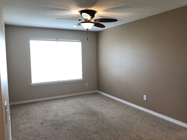 Building Photo - Gulf Breeze - Grand Ridge - 4 bedroom, 2.5...