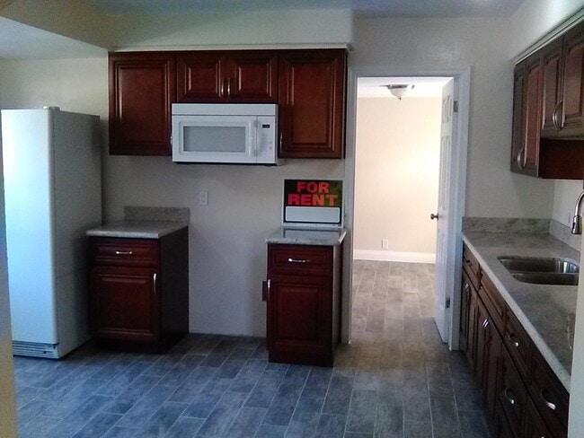 Kitchen (a) - 3440 Egan St
