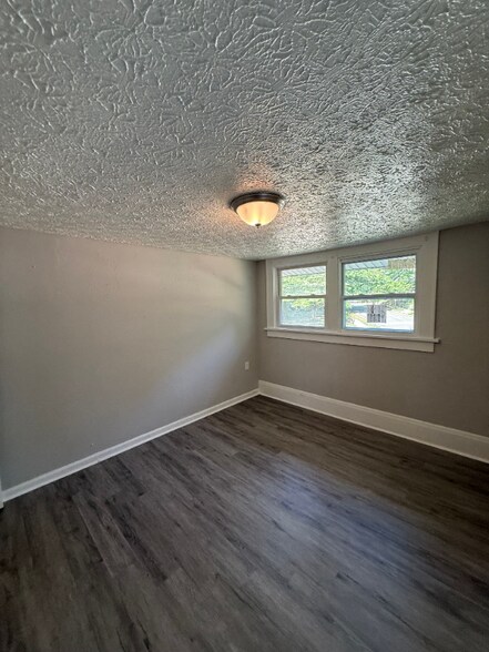 Building Photo - 1299 Sunrise Dr