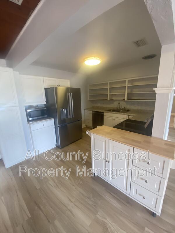 Building Photo - 5613 23rd Ave S