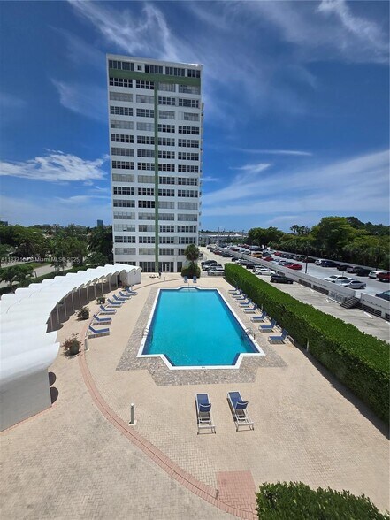 Building Photo - 2100 Sans Souci Blvd