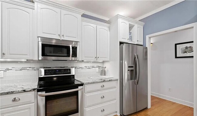 Building Photo - Beautiful 3 bedroom 2 bath home