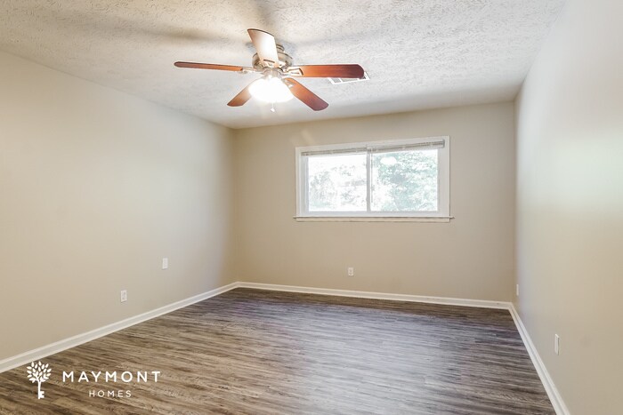 Building Photo - 705 Waverly Ln