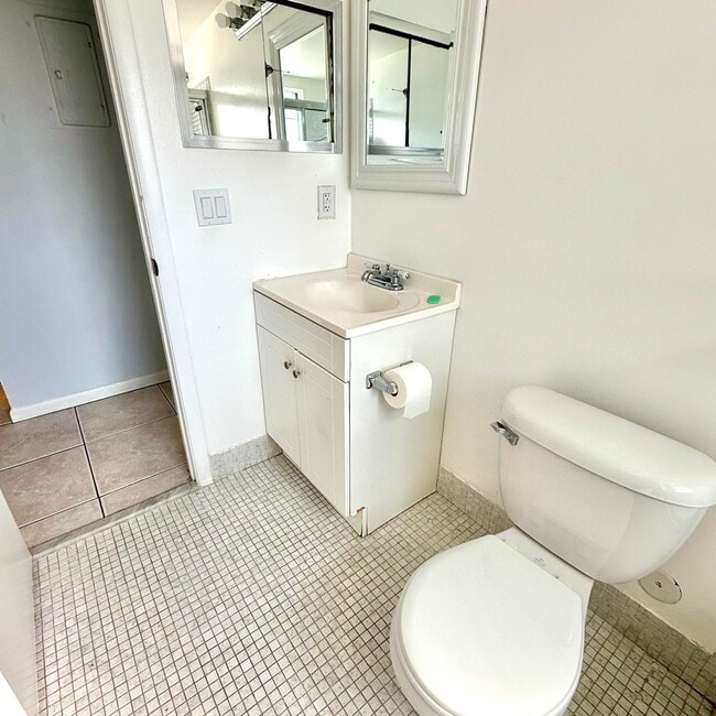 Building Photo - 281 Tilford N