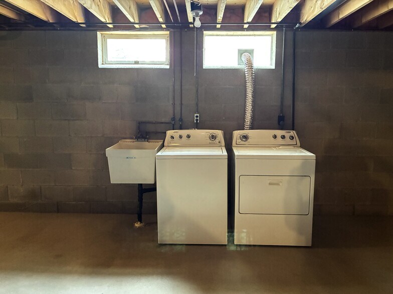 Building Photo - 1248 Boettler Rd