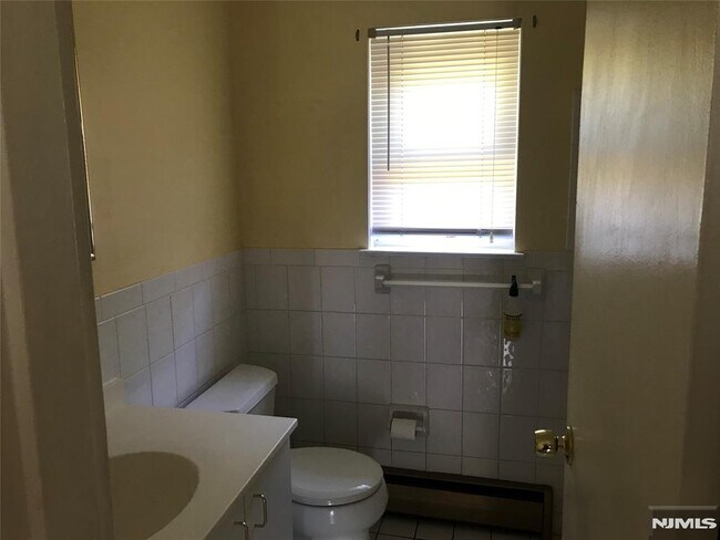 Building Photo - 4 Rolling Ridge Rd