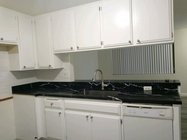 Interior Photo - 11431 Cedar Avenue