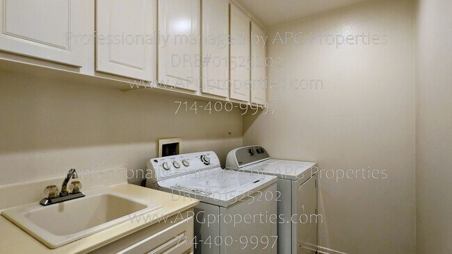 Building Photo - 2439 N Cameo Ct