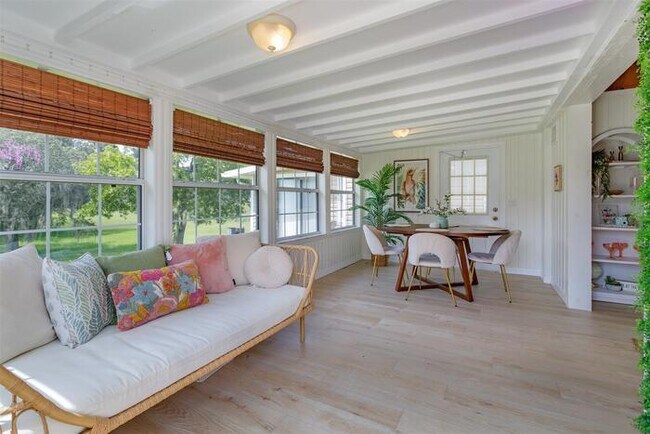 Building Photo - HH123