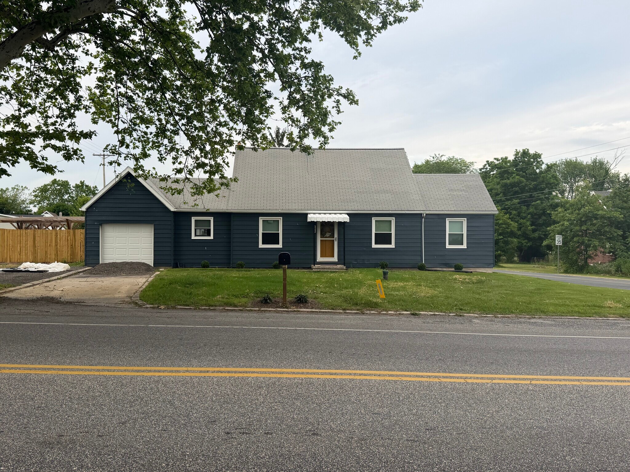 Building Photo - 1475 Chambersburg Rd