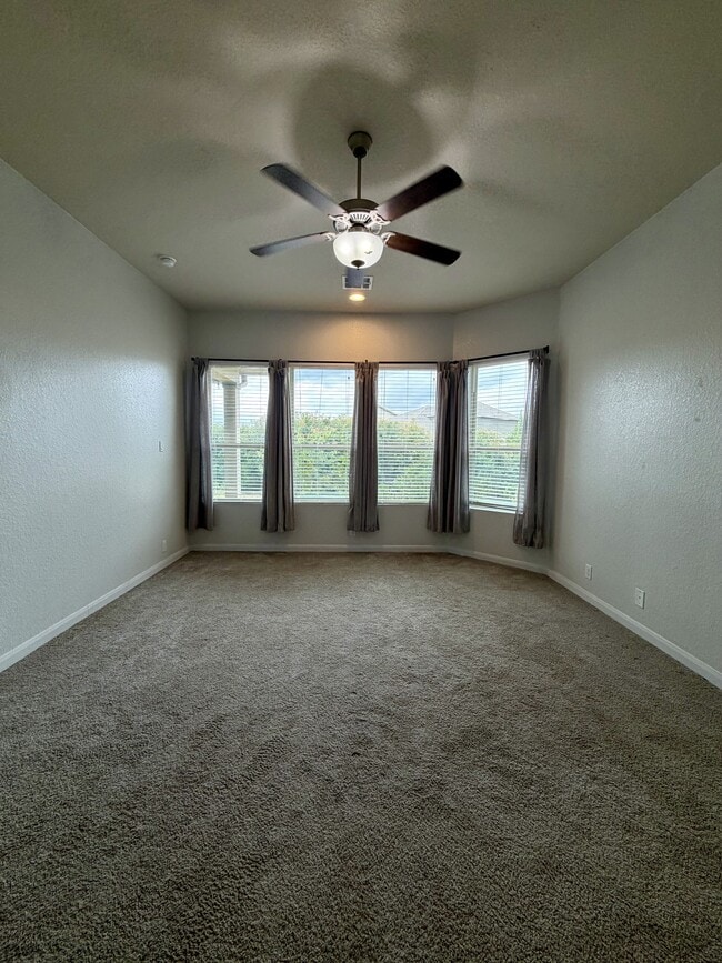 Building Photo - 646 Ridge Lawn Dr