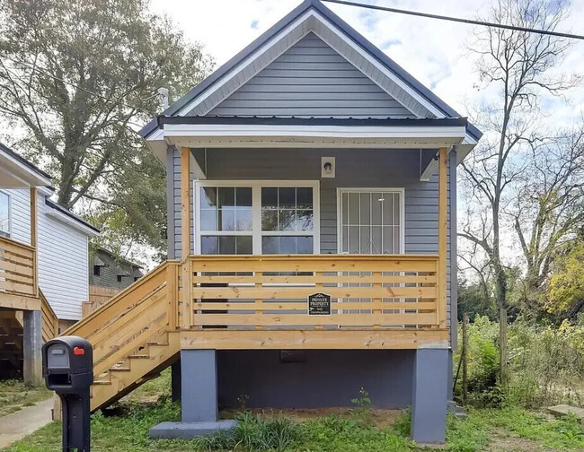 Primary Photo - 1418 2nd Ave