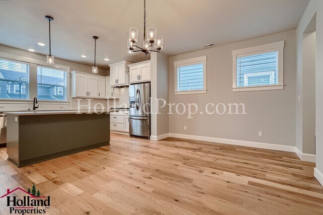 Building Photo - Luxurious South Hillsboro Home with a Fenced Backyard!