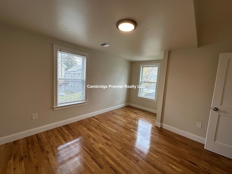 Building Photo - 96 Willis Ave