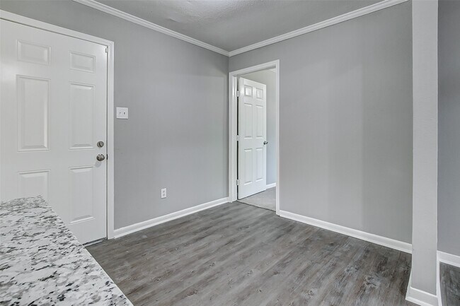 Building Photo - 2323 Tinechester Dr