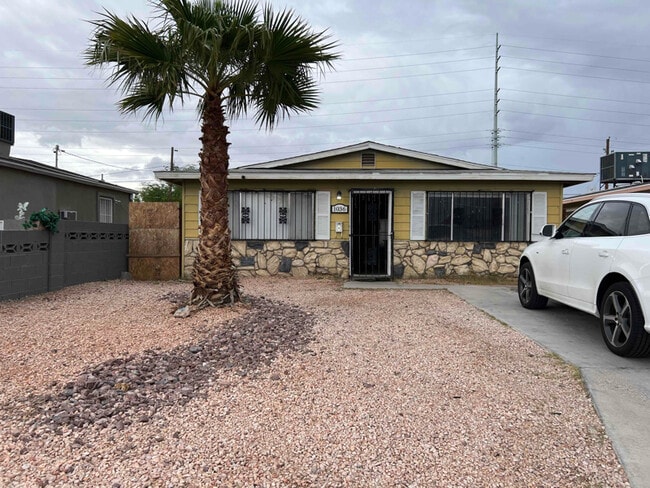 Primary Photo - 1036 Miller Ave