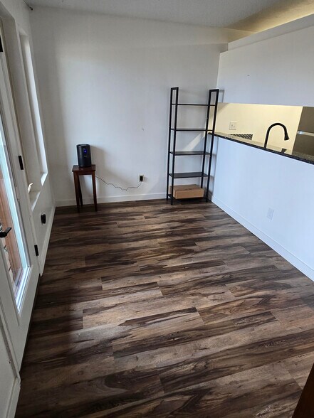 Dining area - 8910 Fox Dr