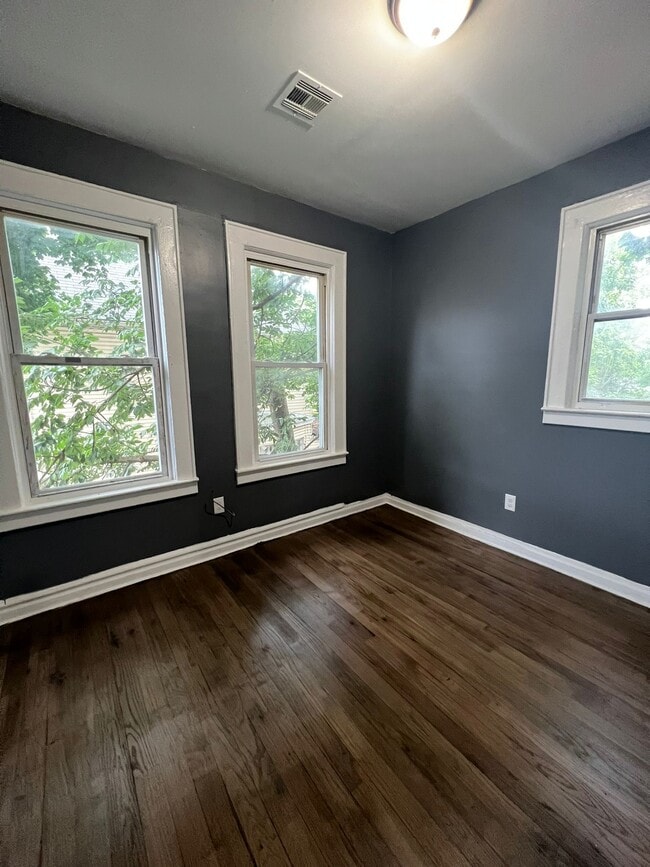 57 Fabyan Pl 2L - 56 Fabyan Pl