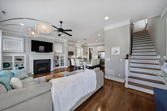 Building Photo - 324 Mariemont Way