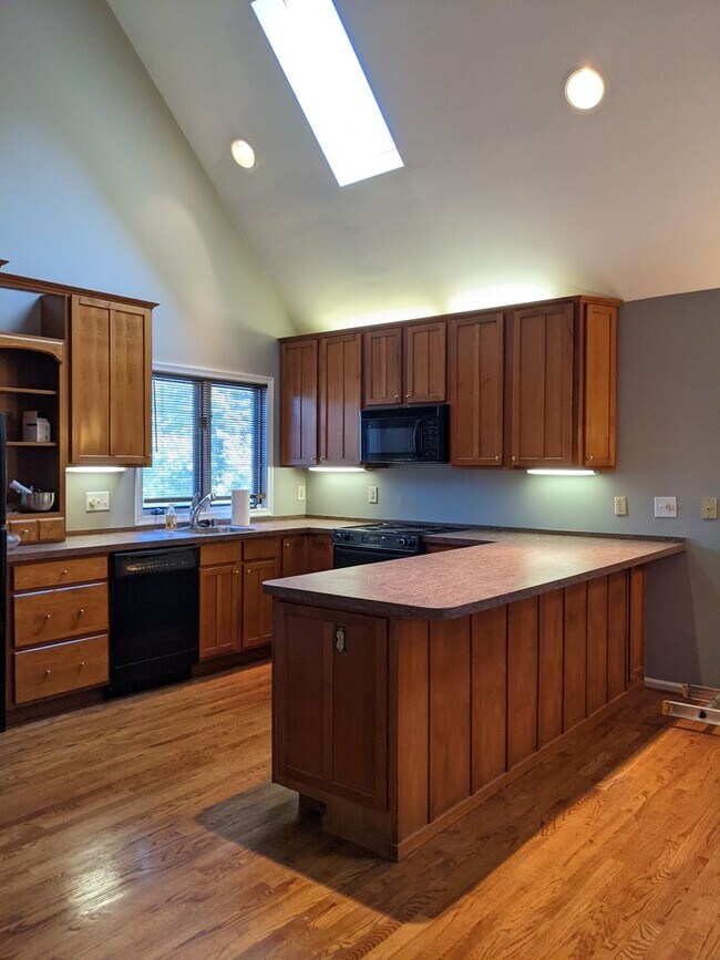 Building Photo - 2+BR/3BA with Loft in Pike Creek!