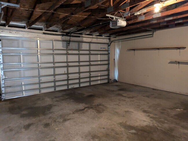 Building Photo - 956 Sunmeadow Dr