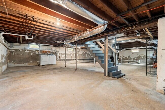 Building Photo - 92 Abbot St