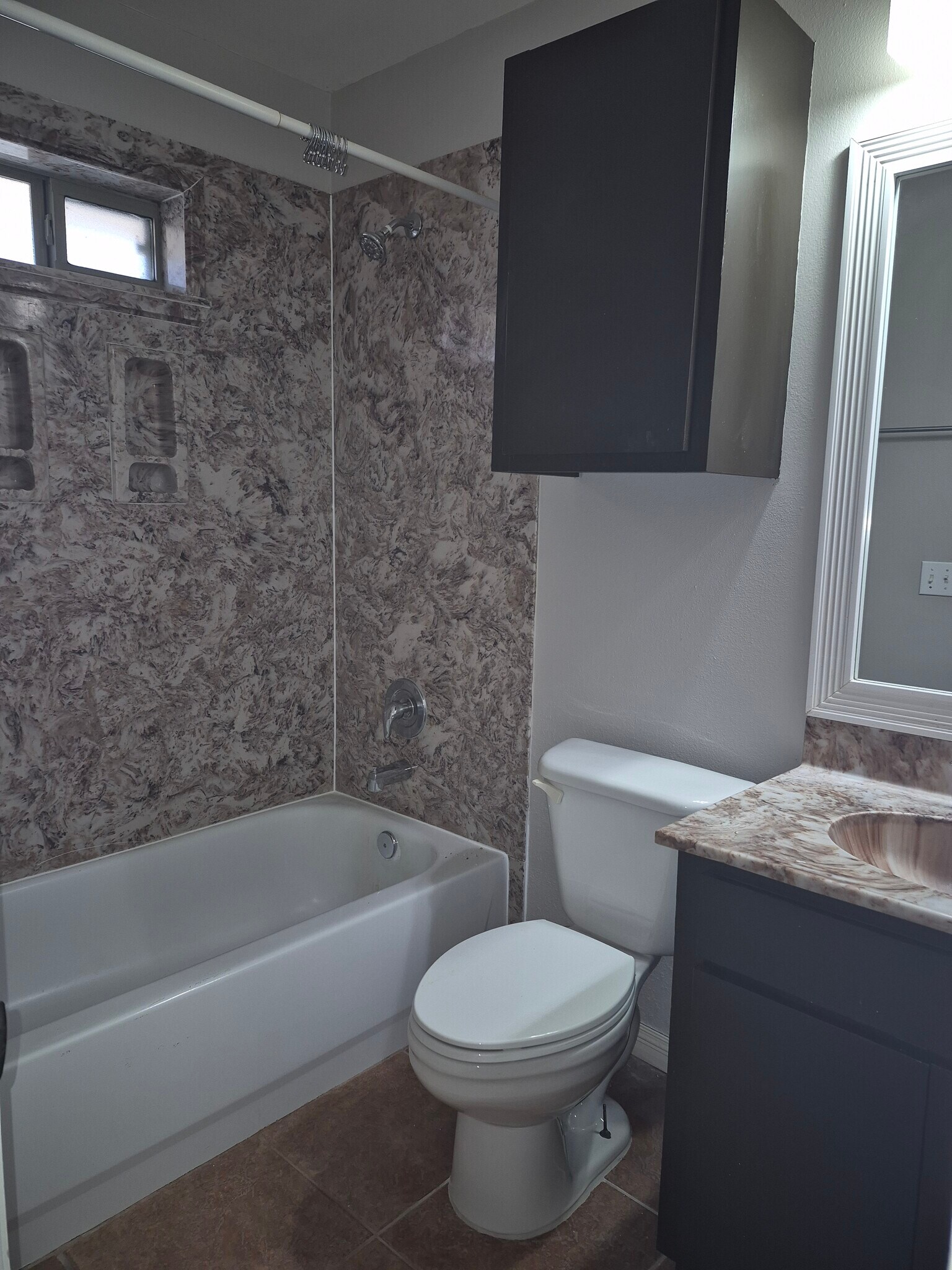 Master bathroom - 617 DFW Dr